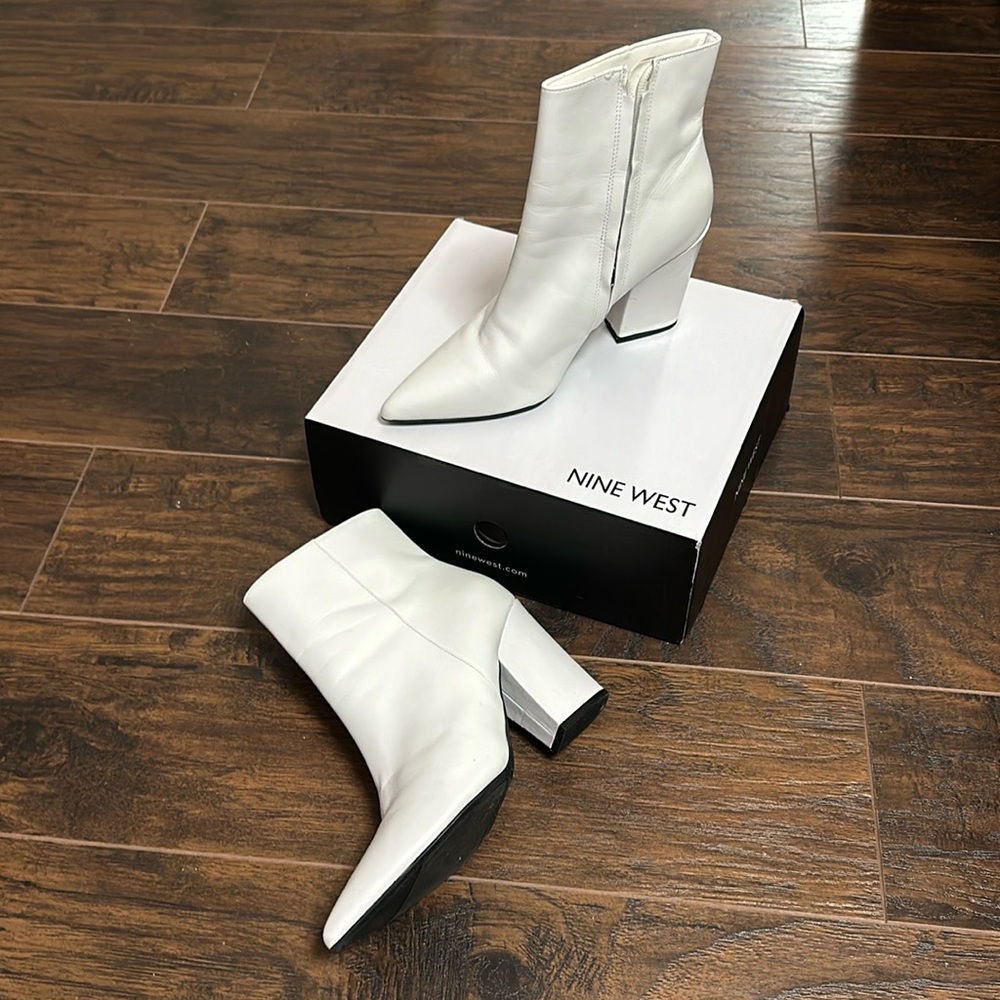Nine West white ankle boots like NEW!!